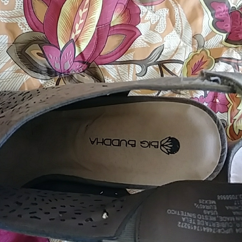 Shoes - Picture 3 of 4